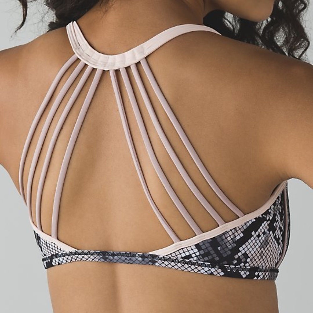Lululemon lighten up bra sports size 6 good condition strappy